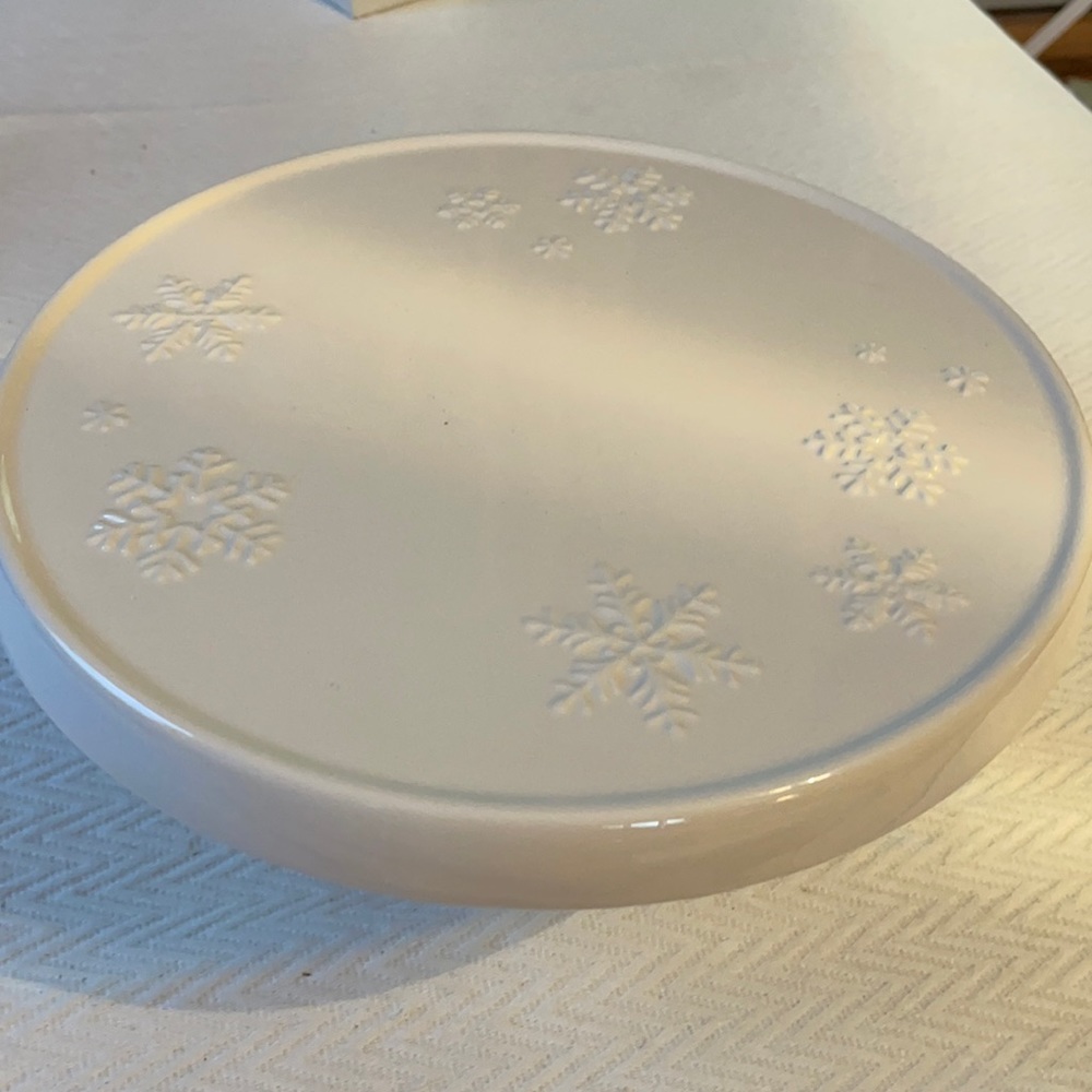 New Hallmark cake plate